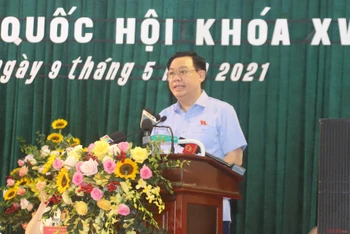 Chủ tịch QH Vương Đình Huệ trình bày chương trình hành động với cử tri huyện An Lão.