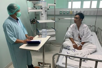 Một ngư dân Việt Nam được Thái Lan cứu đang được điều trị tại bệnh viện.
