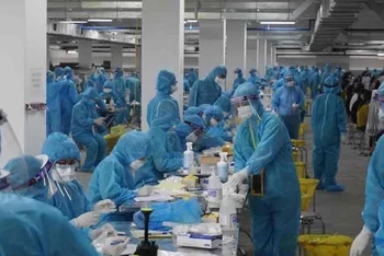Thần tốc lấy 11 nghìn mẫu bệnh phẩm xét nghiệm tại Bắc Giang