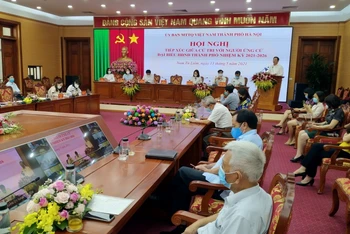 Hội nghị tiếp xúc giữa cử tri với người ứng cử đại biểu HĐND thành phố Hà Nội tại điểm cầu chính (trụ sở quận Nam Từ Liêm).