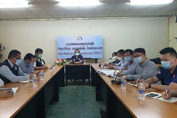 Đoàn chuyên gia y tế Việt Nam làm việc với Ban chỉ đạo phòng, chống dịch Covid-19 của tỉnh Champasak.