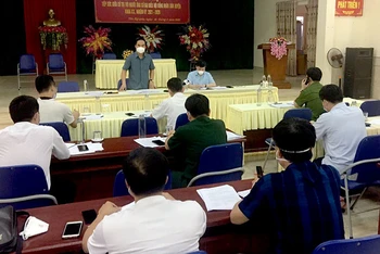 Lãnh đạo tỉnh Tuyên Quang họp khẩn với Ban chỉ đạo phòng, chống dịch huyện Chiêm Hóa.