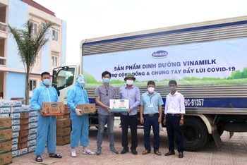 Vinamilk đã chuyển các sản phẩm đến các bệnh viện, điểm cách ly cần hỗ trợ trên địa bàn TP Hà Nội ngay trong ngày. (Ảnh: VNM)
