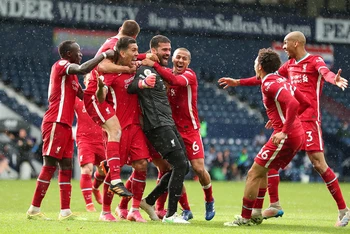 Liverpool thắng nghẹt thở West Brom 2-1