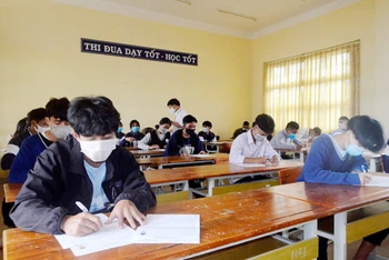 Lâm Đồng đồng ý tổ chức cho học sinh tiếp tục thi hoàn thành các môn học kỳ 2 và thực hiện nghiêm các biện pháp phòng, chống dịch.