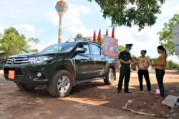 Bộ Chỉ huy BĐBP tỉnh Đắk Lắk triển khai xe chuyên dụng tuyên truyền lưu động về bầu cử đại biểu Quốc hội khóa XV và đại biểu HĐND các cấp nhiệm kỳ 2021-2026 ở các thôn, buôn biên giới.