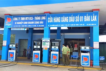 Đoàn kiểm tra liên ngành tỉnh Đắk Lắk kiểm tra và phát hiện Cửa hàng xăng dầu 01 Đắk Lắk hoạt động không phép.