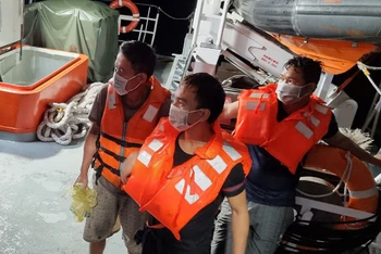 Toàn bộ chín thuyền viên tàu Minh Quang 03 đã được cứu vớt và chăm sóc y tế kịp thời.