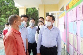 Bí thư Tỉnh ủy Quảng Ninh Nguyễn Xuân Ký kiểm tra công tác chuẩn bị bầu cử tại xã Kỳ Thượng, TP Hạ Long