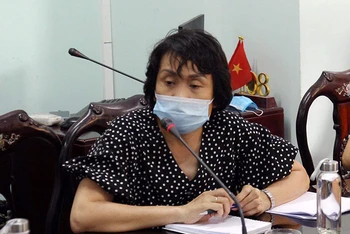 GS, TS Lê Thị Quỳnh Mai, Phó Viện trưởng Viện Vệ sinh Dịch tễ Trung ương hướng dẫn triển khai test nhanh. 