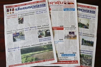Báo chí Lào tiếp tục đưa tin về Bầu cử Quốc hội Việt Nam.