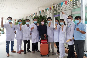 Các thành viên Đội phản ứng nhanh Bệnh viện Chợ Rẫy đến Bắc Giang.