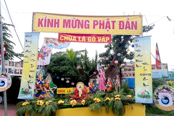 Bên ngoài chùa Lá ở phường 14, quận Gò Vấp, TP Hồ Chí Minh. (Ảnh: THÙY TRANG)