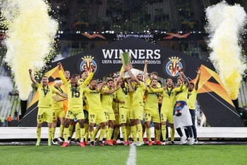 Villarreal giành danh hiệu cấp châu lục đầu tiên trong lịch sử đội bóng. (Ảnh: UEFA Europa League)