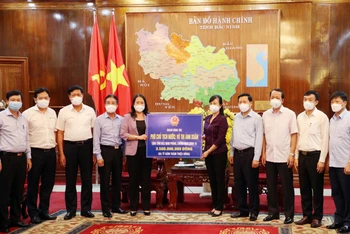 Phó Chủ tịch nước Võ Thị Ánh Xuân thăm và tặng quà Bắc Ninh