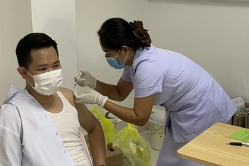 Lào đang tập trung tiêm vaccine mũi thứ hai cho các trường hợp đã tiêm mũi đầu tiên.