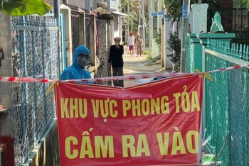 Phong tỏa con hẻm, cách ly 28 ngày với 31 hộ dân nơi BN 6325 sinh sống.