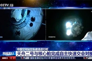 Tàu vũ trụ Thiên Châu 2 chở nhiên liệu và vật tư cho phi hành đoàn tương lai đã tự động cập bến trạm vũ trụ mới của Trung Quốc vào ngày 30-5. Ảnh: CCTV.