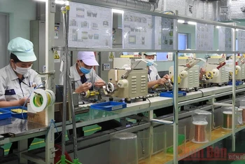 Sản xuất theo quy định giãn cách tại công ty Tabuchi (Nhật Bản) tại khu công nghiệp Đại Đồng, Hoàn Sơn, Bắc Ninh (Ảnh minh họa: Thái Sơn)..
