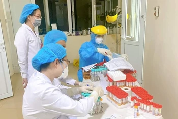 Suốt đêm qua, 31-5, CDC Thái Bình xét nghiệm được 1.044 mẫu, trong đó phát hiện một mẫu tái dương tính với SARS-CoV-2.
