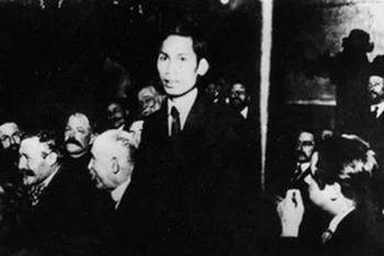 Nguyễn Ái Quốc tại Đại hội lần thứ XVIII của Đảng Xã hội Pháp ở Tua, tháng 12-1920.