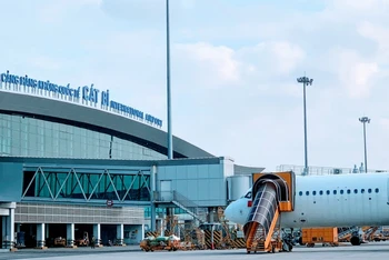 Cảng hàng không quốc tế Cát Bi hằng ngày đón nhiều chuyến bay từ TP Hồ Chí Minh.