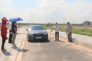 Nhiều hộ dân chưa nhận bàn giao đất đợt đầu tiên ở khu tái định cư Lộc An – Bình Sơn, vì đường 4m.