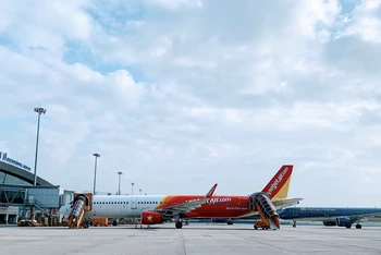 Cảng hàng không quốc tế Cát Bi thường xuyên đón từ 3-5 chuyến bay/ngày đến từ TP Hồ Chí Minh và ngược lại.