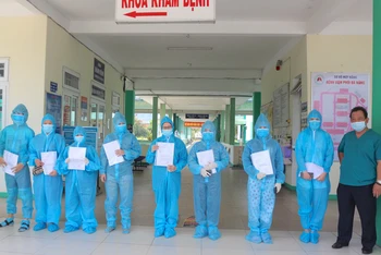 Tám bệnh nhân tại Bệnh viện Phổi Đà Nẵng ra viện sáng 6-6.