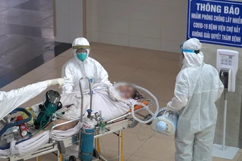 BN 8944 được đưa đến Khoa Bệnh nhiệt đới Bệnh viện Chợ Rẫy để tiếp tục điều trị. (Ảnh: Bệnh viện cung cấp)