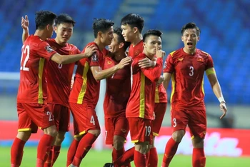 Đội tuyển bóng đá Việt Nam đã có chiến thắng giòn giã với tỷ số 4-0 trước Indonesia.