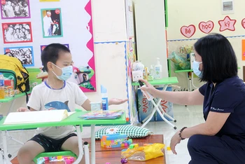 Trẻ em phải đi cách ly tập trung tại Trường mầm non Lê Lợi, Bắc Giang (Ảnh minh họa: Tuyết Mai).