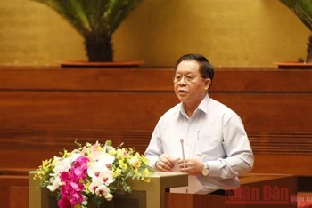 Đồng chí Nguyễn Trọng Nghĩa Bí thư Trung ương Đảng, Trưởng ban Tuyên giáo Trung ương phát biểu tại hội nghị.