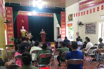 Lãnh đạo huyện Lương Sơn họp triển khai công tác sơ tán dân.