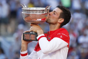 Djokovic lần thứ 2 vô địch Roland Garros. (Ảnh: Reuters)