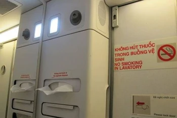 Cảnh báo không hút thuốc trên máy bay.