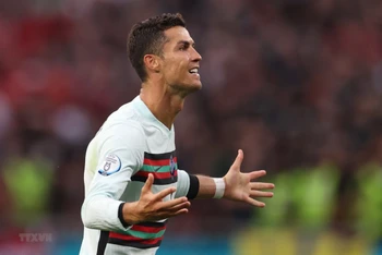 Ronaldo lập nhiều kỷ lục trong ngày ra quân ở EURO 2020. (Ảnh: AFP/TTXVN)