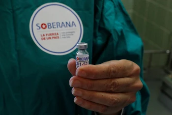 Một liều vaccine ngừa Covid-19 Soberana-02 trong đợt tiêm thử nghiệm giai đoạn 3 ở Cuba. Ảnh: Reuters.