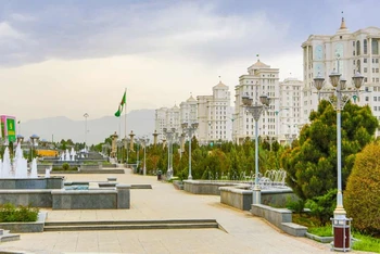 Một công viên tại thủ đô Ashgabat. (Ảnh: Alamy)