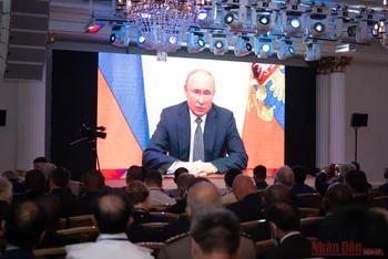 Thông điệp của Tổng thống Nga V. Putin phát tại hội nghị. (Ảnh: THANH THỂ)