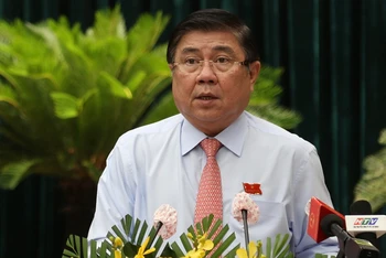 Đồng chí Nguyễn Thành Phong phát biểu tại kỳ họp.