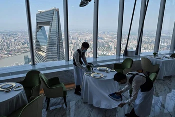 J Hotel nằm ở những tầng cao nhất của tòa tháp Thượng Hải (Ảnh: Straitstimes) 