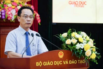 Thứ trưởng Giáo dục và Đào tạo Hoàng Minh Sơn phát biểu tại buổi họp báo.