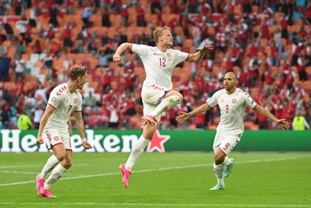 Kasper Dolberg lập cú đúp cho tuyển Đan Mạch. (Ảnh: UEFA)