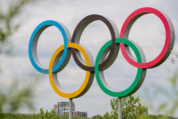 Biểu tượng Olympic tại thủ đô Tokyo, Nhật Bản. (Ảnh: Getty)