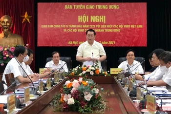 Đồng chí Nguyễn Trọng Nghĩa, Bí thư Trung ương Đảng, Trưởng Ban Tuyên giáo Trung ương phát biểu kết luận Hội nghị.