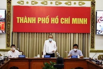 Phó Thủ tướng Thường trực Trương Hòa Bình phát biểu chỉ đạo tại cuộc họp.
