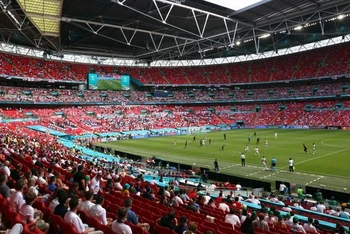 Sân Wembley mở cửa đón khán giả tới xem đại chiến Đức vs Anh hôm 29/6. (Ảnh: Getty)