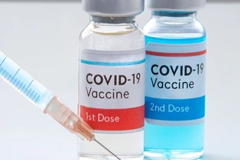 Một số quốc gia đang áp dụng tiêm hai loại vaccine khác nhau. (Ảnh: Đại học Oxford)