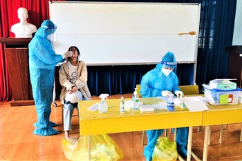 Sau khi xét nghiệm, các trường hợp trong khu vực phong tỏa tại Trung tâm y tế huyện Lắk đã có kết quả xét nghiệm RT-PCR âm tính lần 2.